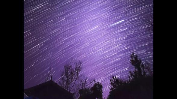 如何用手机拍摄星空照片,又如何通过电脑后期制作星轨视频,这期视频将做一个详细的讲解#星轨教程 #星空#小米15pro#PR#lightroom