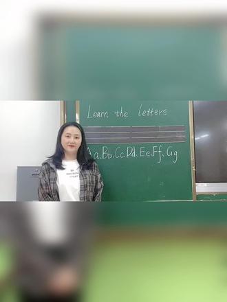 #小学英语 #启蒙英语
字母Aa、Bb、Cc、Dd、Ee、Ff、Gg的读音和意大利斜体书写方法及格式。