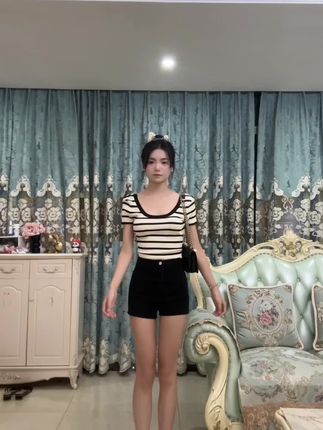 高腰显瘦牛仔短裤穿搭#辣妹穿搭 #牛仔短裤女 #牛仔穿搭 #辣妹穿搭