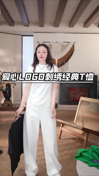 NILICO【悦心】爱心LOGO刺绣经典T恤
#刺绣t恤 #短袖T恤 #显瘦上衣 #设计师陈媚轻奢女装nilico