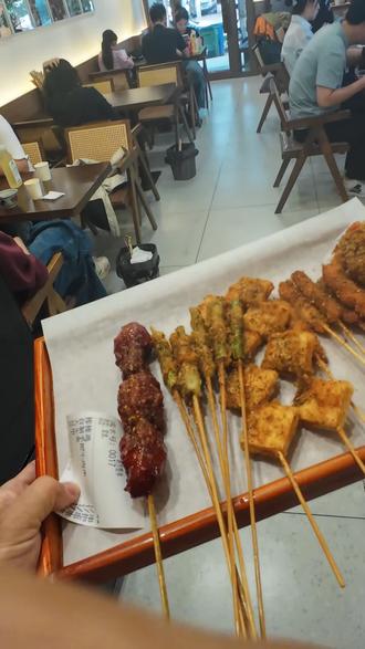 第一视角上餐的一天 #手工炸串 #吗呀太香了 #谁懂这一口的好吃程度 #爱就是一起吃好多好多顿饭 #抖音美食推荐官