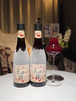 #口感特别好 不会还有人没喝过通化山楂酒吧?鲜甜爆爽巨好喝~配料表干净!甄选东北铁山楂古法工艺发酵酿造~入口清新纯净、鲜甜爆汁、清爽可口~六分酸四分甜~酸酸甜甜真的好好喝~ 6°微醺 搭配火锅烧烤简直绝绝子~巨清爽又解腻~#强烈推荐 #快来一起尝个鲜 #酒蒙子的日常 #微醺时刻