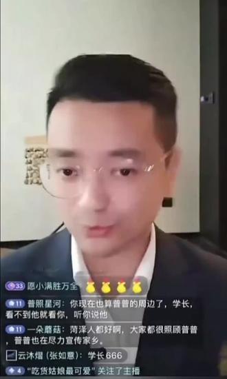 佳和酒店老板和郝熠然的对话,说郝熠然自己开车一家药店一家药店去买藿香正气水和降温贴,把药店都买空了为粉丝。我真的没有见过这么好的人。更爱他了#郝熠然 #向全世界安利