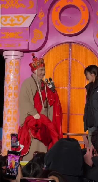 @闫东 #女儿国
25.12.8第一场互动