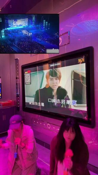 有时候想跪下求自己别刷了,发现跪下刚好可以唱寂寞暴走,五音不全还能唱我有我的young✨#炎亚纶 #寂寞暴走 #飞轮海 #ktv正确打开方式 #汪东城炎亚纶