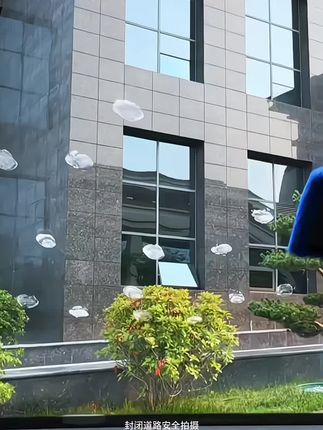 车窗玻璃容易起雾留下污渍,快给车上备上这个#玻璃除雾刷 ,前挡风玻璃,天窗都可以使用#汽车玻璃除雾 #玻璃清洁 #除雾 #汽车玻璃起雾