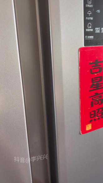 原来不是我不爱喝椰子水,是我没喝过好的!#椰子知道 这个香水椰也太好喝了,清甜爽口 还有一股奶香,没有那种科技的味道!艾玛绝了!#椰子水 #天然椰子水 #泰国椰子#小唬妈