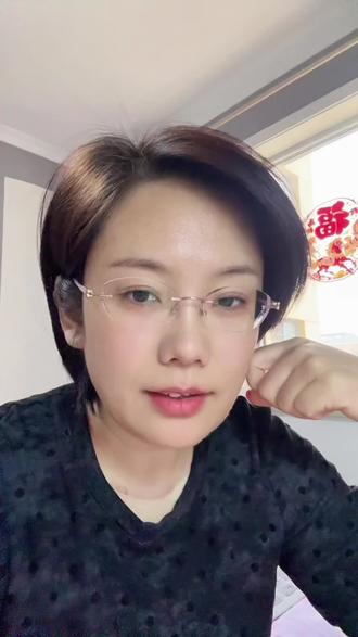 在婆家,你觉得婆婆胡搅蛮缠,公公还比较明事理,告诉你一个扎心的真相,一个被窝睡不出两种人来。
#婆媳关系 #家庭 #女性成长 #情感共鸣 #人生感悟