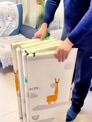 爬行垫,整张加厚婴儿家用客厅爬爬垫,无味隔凉可折叠拼接泡沫地垫#爬爬垫 #宝宝爬行 #客厅爬爬垫