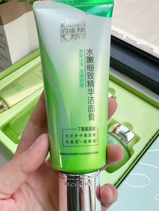 百雀羚水嫩净透精华洗面奶,温和清洁肌肤油脂污垢,洗完干净清爽不紧绷#好产品分享 #百雀羚 #洗面奶 #洗面奶推荐@DOU+小助手 @DOU+好生意