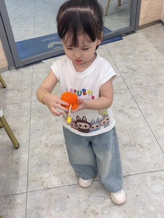 女儿喜欢的拉布布图案背心🎽😜😜穿上不肯脱下来😁#穿搭是为了取悦自己 #一击即中的夏日穿搭 #夏季干净风穿搭 #期待一下入秋开学穿搭 #萌娃穿搭