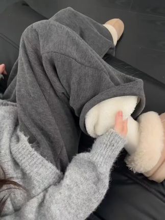 降温穿搭分享,我的#羊羔绒#糯米裤 上大分#秋冬韩系不露腿穿搭 #来双十一解锁秋冬本命穿搭 #加绒裤子 #梨形身材穿搭