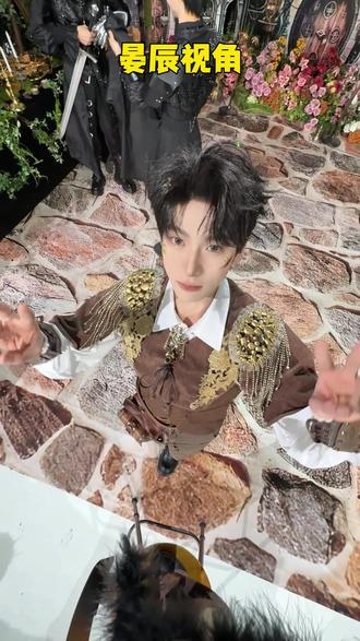 无帽硬拎~#谁还没拍暖系可爱提帽照 #干嘛拎我帽子 #幕后花絮 #搞笑 #男团 @ALL苏江IN05 @ALL苏江IN03