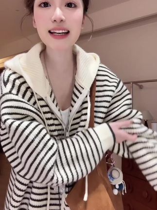 杏色抽绳连帽条纹针织开衫女秋季韩版宽松加厚毛衣外套女#慵懒风穿搭 #针织开衫 #早秋