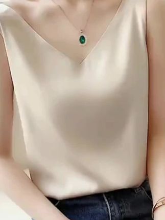 夏季V领吊带背心女内搭白色黑色打底上衣双肩吊带大码气质百搭 #V领吊带 #吊带背心女 #双肩吊带 #百搭吊带背心#好物推荐🔥