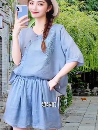 上衣短裤女士时尚套装2025年夏季洋气宽松上衣短袖设计感气质休闲#夏季穿搭 #每日分享 #初夏的味道 #出游穿搭