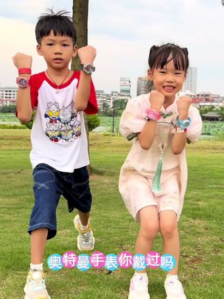 小朋友喜欢的发光手表,可看时间,戴上它好玩又炫酷#儿童手表 #投影手表 #儿童玩具 #让孩子远离手机 #儿童礼物