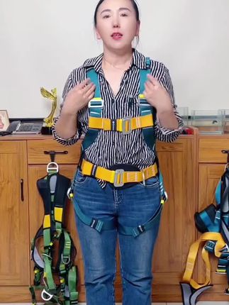 哥尔姆轻便款五点式安全带,重量只有1.35千克,厂家直发品质保障。#安全带 #五点式安全带 #空调安装 #高空作业 #外墙施工