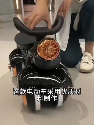 儿子做梦都想要的#电动摩托车,爸爸终于给买回来了,颜值性能都很高,可前进后退,动力强劲,三角结构稳固不易侧翻,让孩子尽情享受驾驶的快乐#儿童摩托车 #童车
