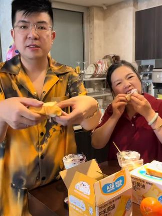 黄油面包满满两大盒