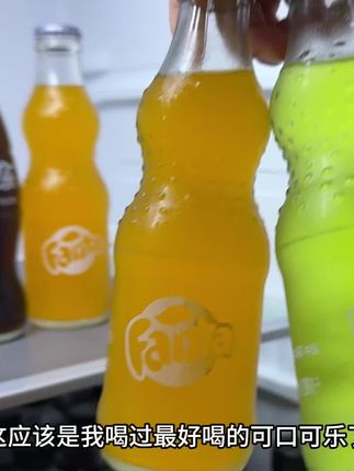 天啊!太好喝了吧!这是我喝过最好喝的可乐了!就是这个玻璃瓶装的可乐雪碧芬达!这价到手一箱6瓶,刷到有货纯纯捡漏了!玻璃瓶装的气泡更足更绵密,口感更加带劲儿!一口下去,滋啦滋啦的在嘴里爆开,真的巨清爽过瘾,加点冰块口感更加清凉,聚餐招待朋友太适合了,趁划算快给家里备点吧 #哇哦好喝爆了 #好喝不贵 #饮料 #可乐 #夏日饮品
