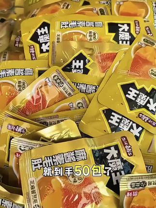 好吃到不想多说 你就吃它吧,你想想,麻酱,六必居,微辣,素毛肚,组合在一起怎么可能不好吃!!有一种吃铜锅涮肉的快乐。比我最爱的魔芋爽还好吃呜呜呜呜呜#零食对我下手了 #追剧必吃小零食 #解馋