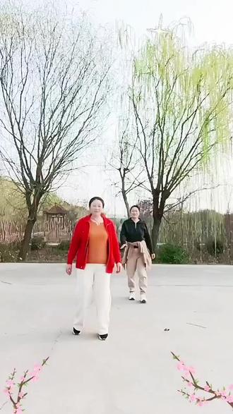 #健身运动广场舞 不惧时光优雅到老#