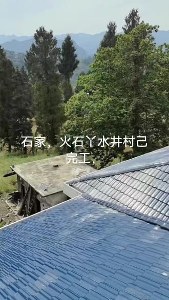 这两天黔江车祸闹动整个黔江区,我来发个我个我们盖流璃瓦的视频,看闹动整个黔江区的官网不,
