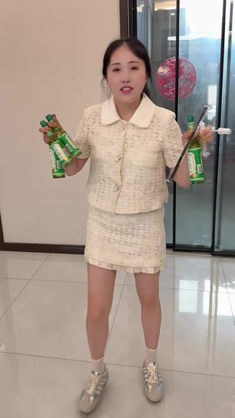 六神花露水,国货老品牌,还贴心的送了一个喷雾头的挥发棒,不管是出门游玩还是家里有异味的,可以到处喷一喷,还能防蚊防虫