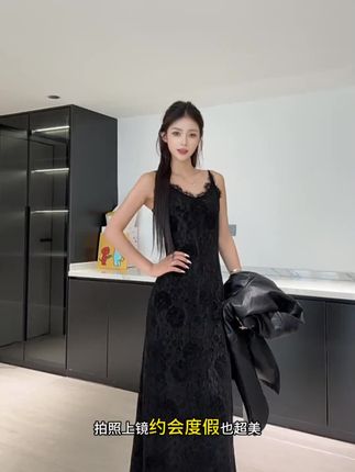 蕾丝拼接显贵气吊带连衣裙女秋冬百搭新款裙子修身辣妹短裙#连衣裙穿搭 #秋季穿搭 #修身显瘦 #辣妹穿搭 #高级感穿搭
