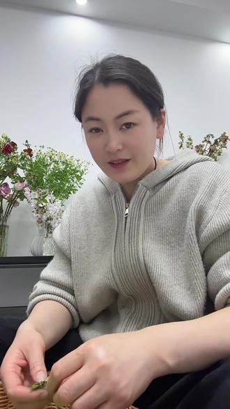 嘿嘿服饰 嘿嘿服饰 大女主针织短袖 穿上好显白呀,今天晚上又上了,上次直接卖了一万多件,#嘿嘿服饰 #嘿嘿服饰日常穿搭风 #大女主 #记录自己的点点滴滴