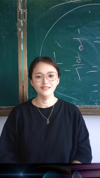 今天把五年级下册第八单元全部重点一次性梳理清楚!
本单元围绕幽默与智慧,文言文《杨氏之子》、《手指》、《童年的发现》、日积月累、习作考点全覆盖。
字词释义、句子翻译、人物形象、夸张修辞、写作技巧、必背名言全部整理到位,复习刷题直接用,考试不丢分!
#五年级语文 #第八单元知识点 #期末复习 #语文考点 #期末