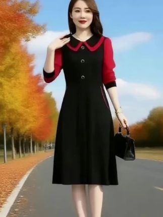 想给妈妈选一件显高贵、又舒适的春秋裙?这件带口袋的轻奢长袖连衣裙,精准戳中中年妈妈的需求! 精选高档垂顺面料,触感细腻有质感,自带轻奢光泽,上身挺括不臃肿,大码版型对各种身材都友好,悄悄藏起小肚腩和腰腹赘肉。长袖设计适配春秋温差,搭配隐形侧口袋,放手机、钥匙超方便,实用又不破坏裙身美感。 简约大气的剪裁,没有繁杂装饰,却靠利落线条勾勒优雅身姿,无论是日常遛弯、家庭聚会还是走亲访友,穿上都显高贵气质,尽显中年女性的从容魅力,妈妈穿得舒心,你看得也放心~#优雅气质 #减龄气质 #气质女神范儿 #高端大气 #遮肉显瘦遮肉减龄