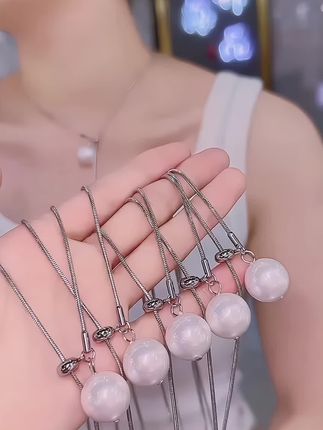 可抽拉调节的#毛衣链#锁骨链 长短随心,搭配衣服绝了~#时尚饰品 #百搭款 #无限回购的宝藏单品