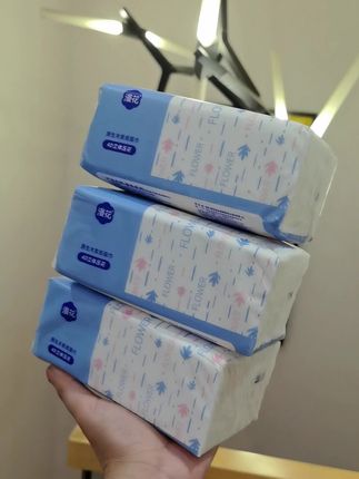 漫花抽纸颜值高,原生木浆软,四层厚实还便携,超实用。