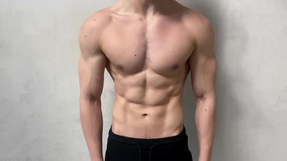 练后补充快碳很重要,香蕉就很适合,便携干净#健身干货 #健身 ##练后快碳