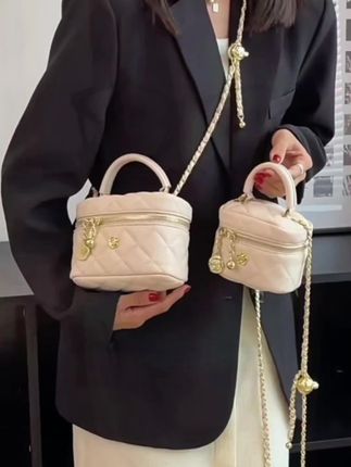 迷你手提小包包女2025新款潮洋气韩版盒子包口红包小众斜挎包女#包包#迷你手提包#斜挎包#时尚百搭@DOU+小助手 @巨量千川