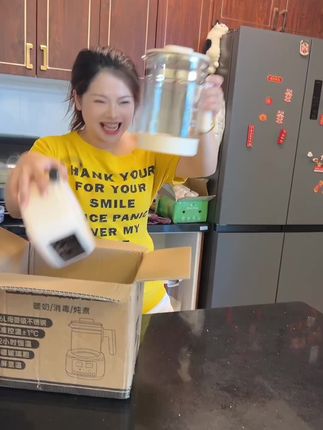 天气慢慢变冷了,养生壶得提前准备起来,同时也是冲奶器,随时随地可以喝到喝水,随时随地可以冲奶!#恒温壶 #养生壶