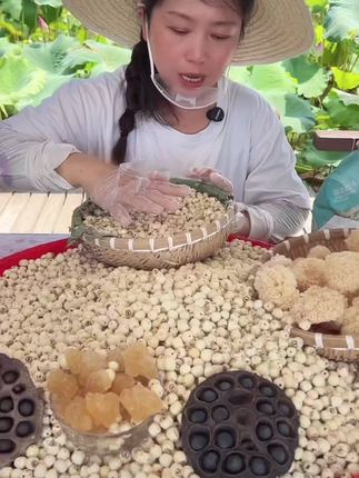 洪湖野生红莲 带皮带芯红莲 非人工种植 太阳晒干#莲子 #野生红莲 #洪湖莲子 #源头好货 #优质农产品