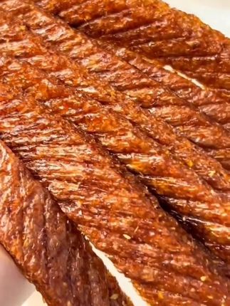 辣夫人手撕素牛排辣条#舌尖上的味道 #解馋小零食推荐 #好吃到爆 #家乡特色 #太香啦