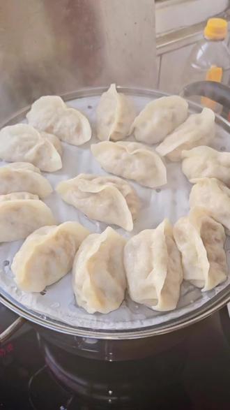 酸菜篓子 给南方的朋友科普下,虽然叫饺子,但我们更愿意叫它酸菜篓子#创作者中心 #创作灵感 #美食 #美食教程 #简简单单一顿家常便饭