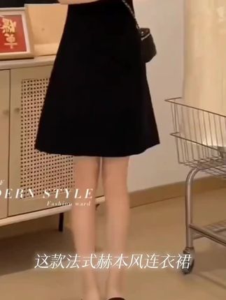法式赫本风连衣裙女2025新款夏季穿搭荷叶边露肩高级感小黑裙子潮#竞赛天赋测试 #性格预测 #胖男友穿搭 #微胖男生穿搭教程