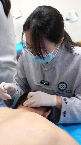 交感神经型颈椎病,发病胸痛难忍,针刀松解 #中医针刀 #茉莉微针 #张茉莉 #颈椎病