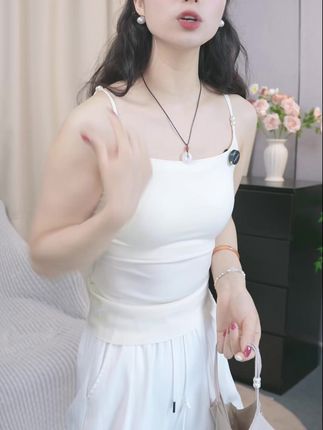 夏天真的想把这个吊带焊在身上!!#夏季穿搭 #吊带 #蕉豆 #吊带背心 #吊带背心带胸垫