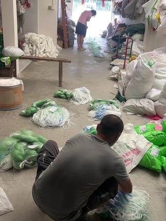 金豪船牌靓丝 先处理好情绪和心情,再去处理事情。每个人都会有情绪波动的时候。当你在感到委屈或愤怒时,试着深呼吸几秒,让自己冷静下来。