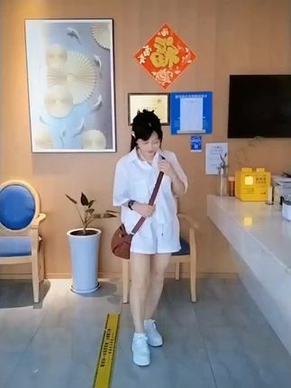 人生有无数次伤与痛,无数个沟沟坎坎坚持坚持也挺过来了,坚持过来就是幸福。智慧手势舞分享