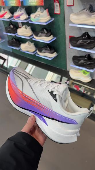 体考要稳要快,选赤兔9 Pro
双层䨻中底,软弹助力,越跑越省力
展翼TPU抗扭,过弯不晃、落地更稳
耐磨大底,操场随便造
轻量透气,久跑不累脚
助力体考拿高分,稳稳上岸💯