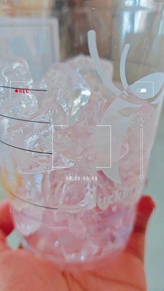 #瑞幸 #半杯冰 这冰块还能再多点吗?