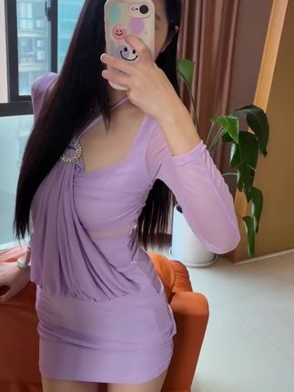 #辣妹穿搭大赏 家人们,这条紫色网纱拼接的连衣裙真的好显气质,它的版型是那种包臀裙的版型。#今日穿搭 #搭配你的高級范儿