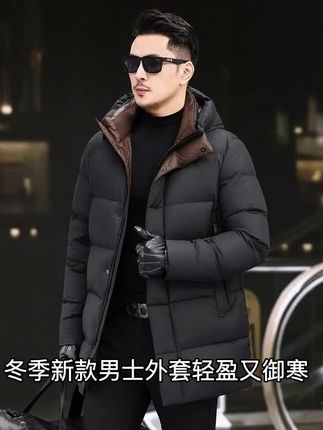 冬季新款男士外套轻盈又御寒,防风防水,给你全面保护,立领收口袖,时尚还实用,刺绣点缀,是法式风格,纯色亮面简约大方